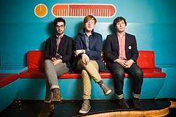 Bildquelle/Source: http://userserve-ak.last.fm/serve/500/45006461/Two+Door+Cinema+Club+3c1.png