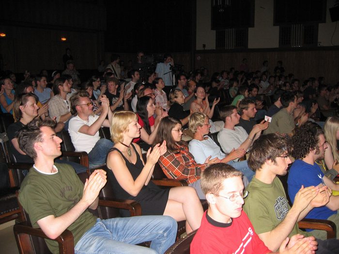 Review: Hotel “Das Triest” – “Garden Suite 3”. Ash im Interview.  