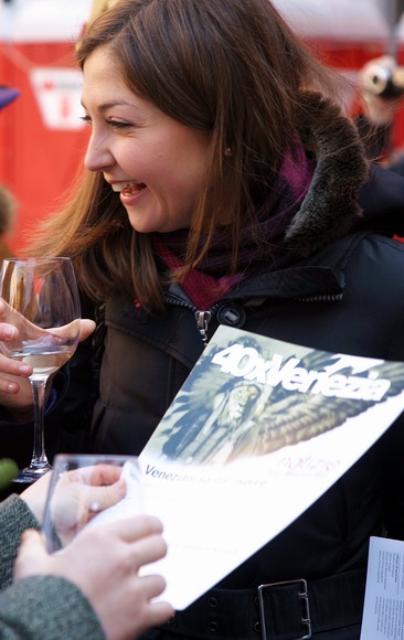 Review: Karneval im Betonbunker. Oasis live in Treviso.  