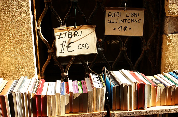 Review: Karneval im Betonbunker. Oasis live in Treviso.  