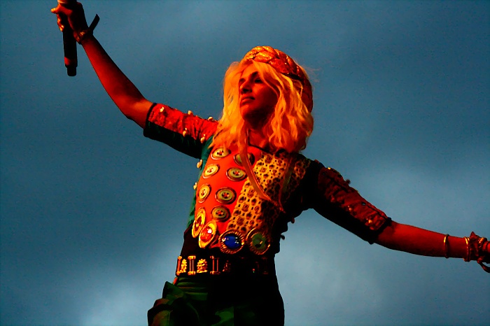Review: Wir waren mitten drin. PEACE & LOVE 2011 mit Kings Of Leon, Bob Dylan uvm  M.I.A.
