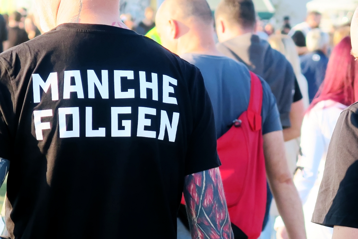 Review: 122.000 Rammstein Fans beim Tourauftakt in Prag. Ein Spektakel aus Feuer, Musik und Emotionen  