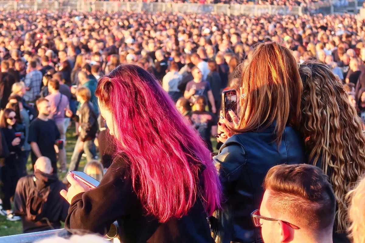 Review: 122.000 Rammstein Fans beim Tourauftakt in Prag. Ein Spektakel aus Feuer, Musik und Emotionen  