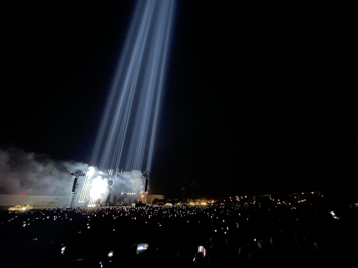 Review: 122.000 Rammstein Fans beim Tourauftakt in Prag. Ein Spektakel aus Feuer, Musik und Emotionen  