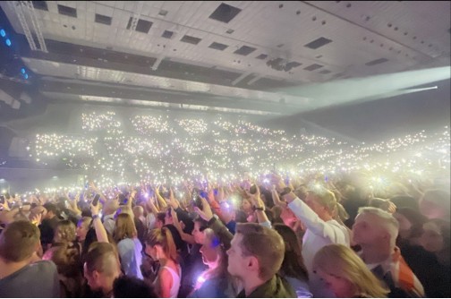 Bryan Adams feierte ein Wiener Weihnachtsfest mit 11.000 Fans