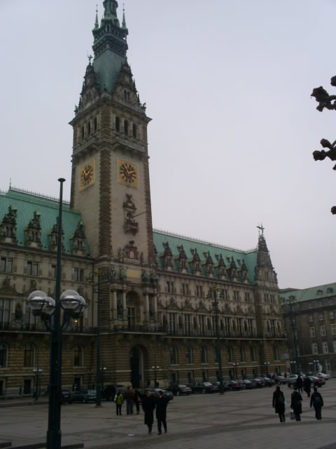 Review: Lacklustre Oasis to bring some rock routine to Vienna  