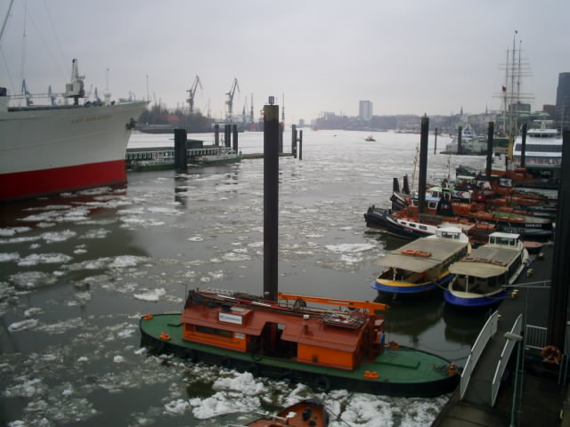 Review: Lacklustre Oasis to bring some rock routine to Vienna  