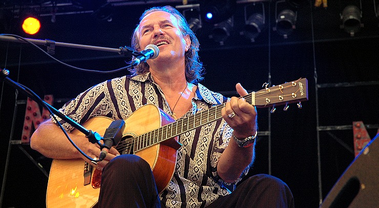 Review: “There is no such thing as the Austrian soul”. Hans Theessink Interview  