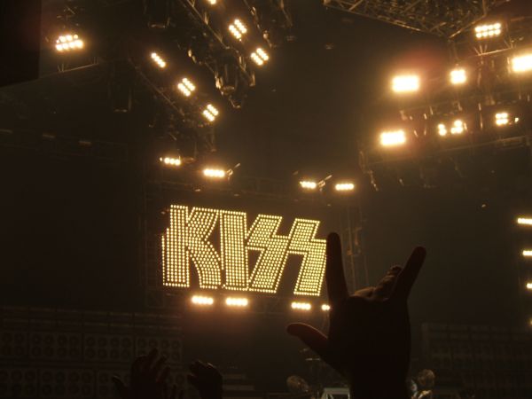 Review: PEOPLE!!! KISS live in Wien  