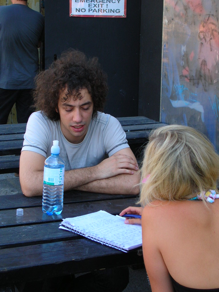 Review: I am a little bit boring…I am sorry!  Albert Hammond Jr. auf Solopfaden…  