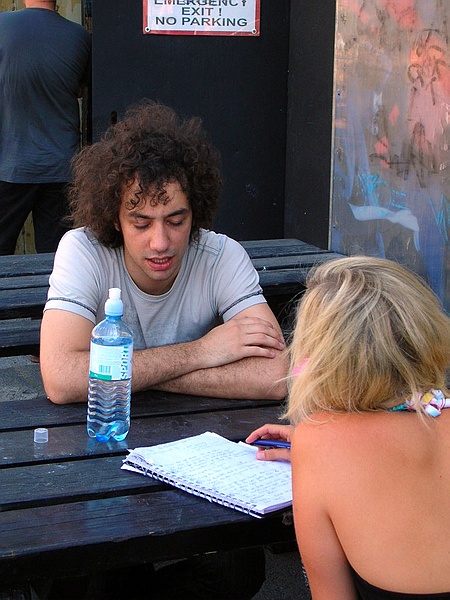 Review: I am a little bit boring…I am sorry!  Albert Hammond Jr. auf Solopfaden…  
