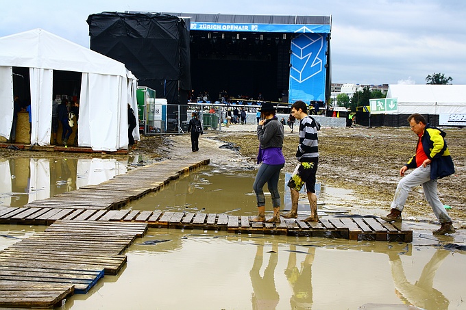 Review: Was für eine Schlammschlacht - Das Zürich Open Air 2010