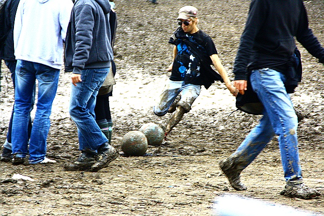 Review: Was für eine Schlammschlacht - Das Zürich Open Air 2010