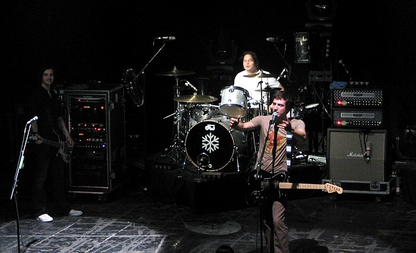 Review: „Light UP!“ Let’s waste time, chasing cars, around our heads  Snow Patrol