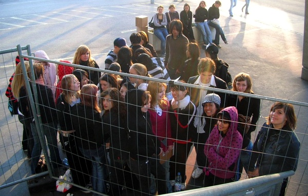 Review: Viva Las Vegas! Panic! At The Disco im Interview  